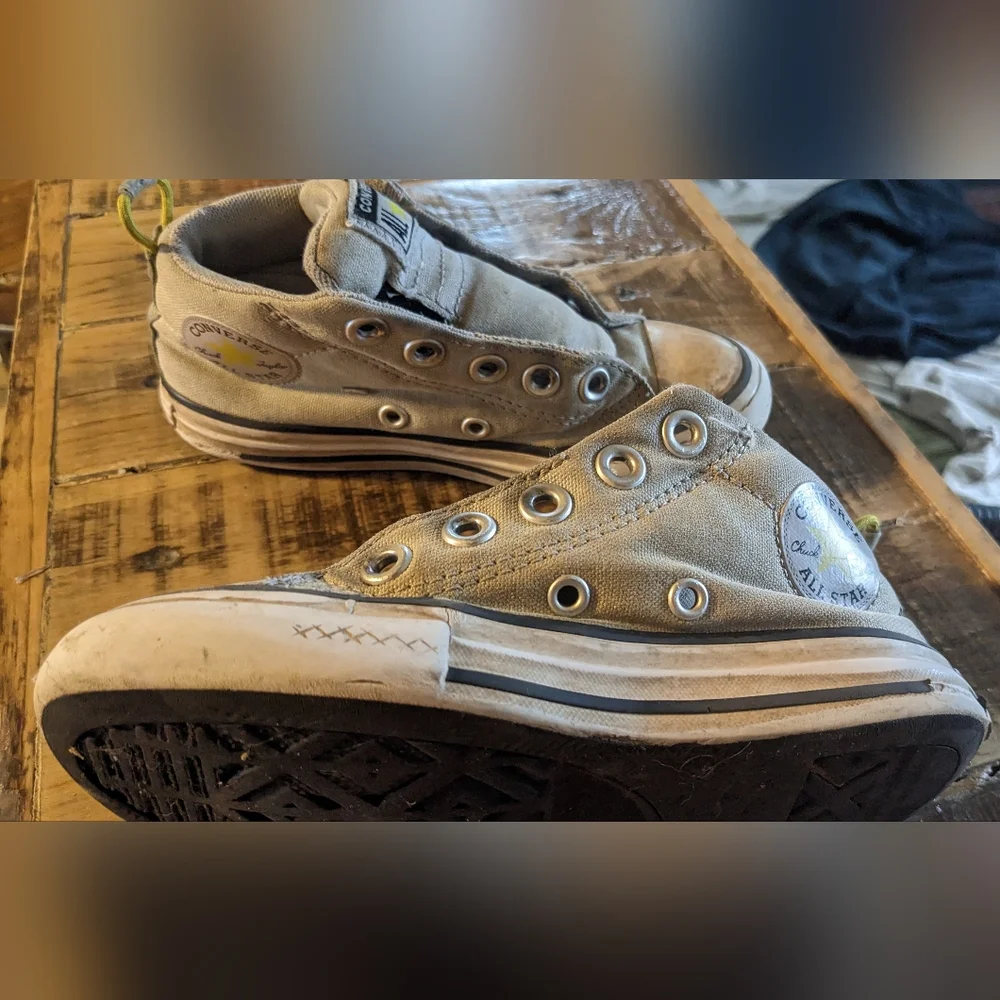 Converse - Picture 2 of 4